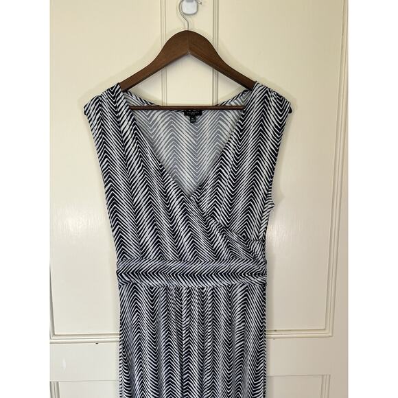 Talbots Jersey Maxi Dress Womens Size MP Navy White Striped Zig Zag Classic - Picture 2 of 9